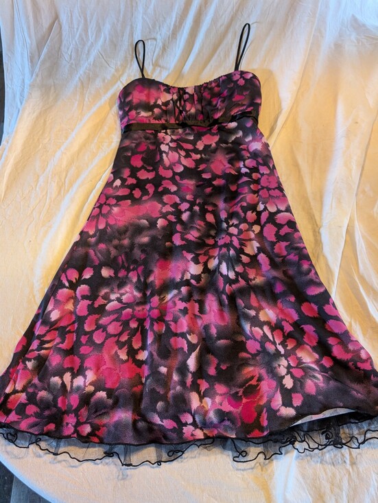 Vintage Dresses & Skirts - 2/40$ Vintage Pink & Black Floral Spaghetti-Strap Mini Dress